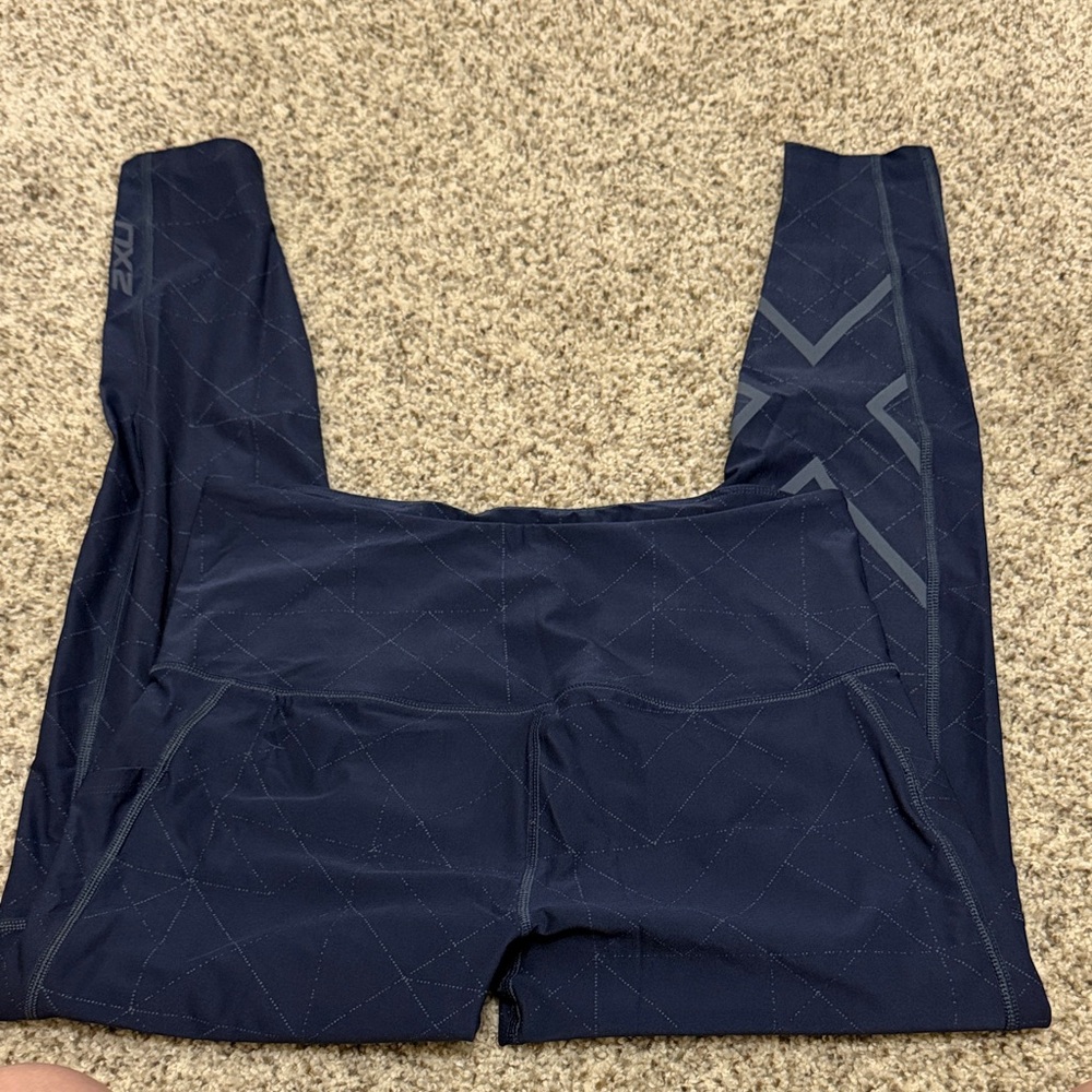2XU Navy Women's Performance Leggings with Tonal Diamond Stitching